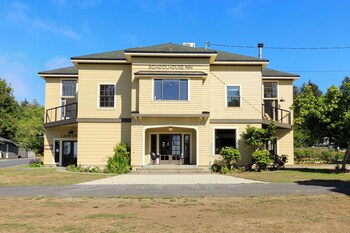 The Historic Schoolhouse Inn,3443 Patricks Point Dr,2 star