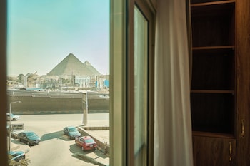new golds pyramids hotel
