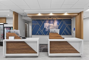 Holiday Inn Express & Suites Chicago West - Oak Park By Ihg,,3 star