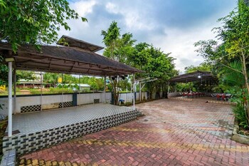 White Petals Dandeli,,3 star