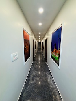 Hotel Sayari Inn,,3 star