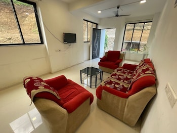 Golden Gate Retreats,,3 star