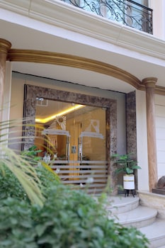 pearl pyramids inn