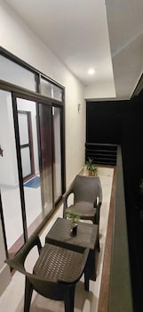 Wave Morjim Hotel,,2 star