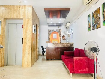 Roomshala Hotel Lee Grand,,2 star