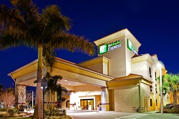 holiday inn express stuart by ihg