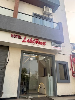hotel lake heart