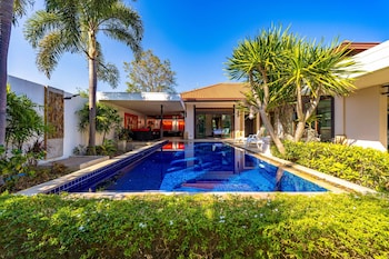 3 br pool villa in great location bub