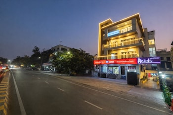 The Metro Stay By Aspl,,3 star