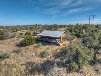 rocky ridge cedar cabin with hot tub and amazing views