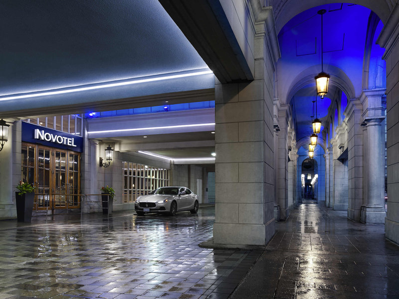 Novotel Toronto Centre,Markham>>Downtown Toronto,4 star