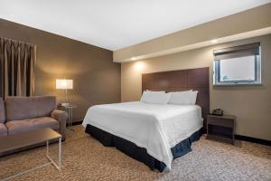 clarion hotel and suites