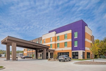 Sleep Inn & Suites,,3 star
