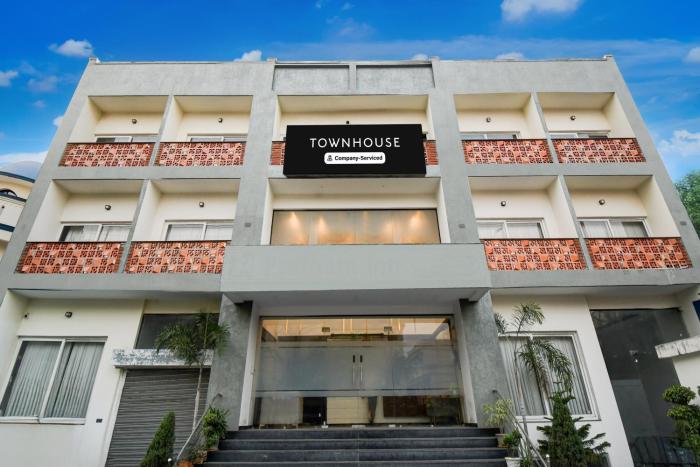 super townhouse vibhuti khand gomti nagar formerly pratham inn