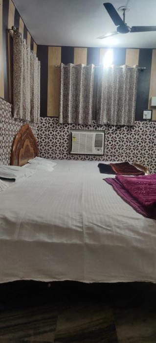 gayatri paying guest house
