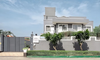 Enkay Residency Sector 15,,4 star