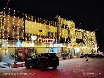 Hotel Candlewood Bar & Restro,,3 star