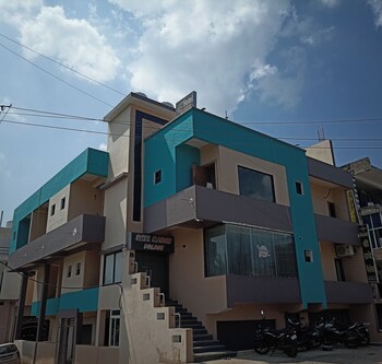 Shree Radhe Palace,,2 star