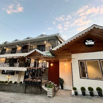 Cilantro Unwind Delisso Abode Pelling,,3 star