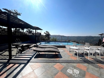 vandhaara luxury stays