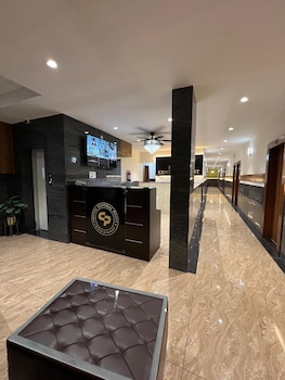 Hotel Central Point,,2 star