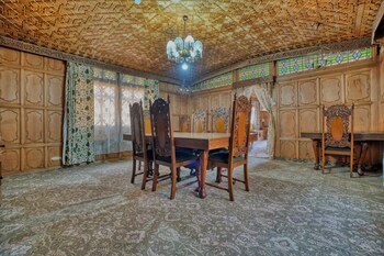 alexandra houseboats