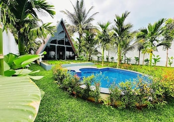 Vanasiri Resort By Travent Mug,,5 star