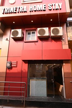 trinetra homestay