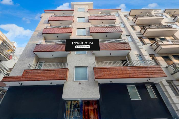 Townhouse Phase 3 Dlf Cyber City,,2 star