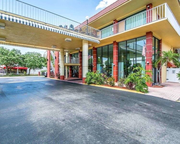 quality inn and suites at tropicana field