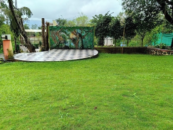 Rutuvan Resort Girivan,,2 star