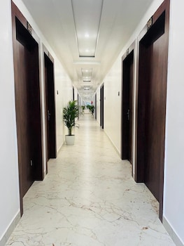 Royal Majestic Lodge,,2 star