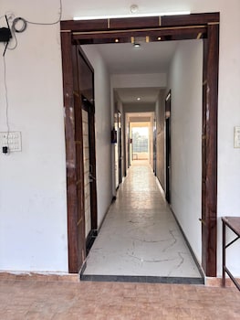 R D Palace And Resort,,3 star