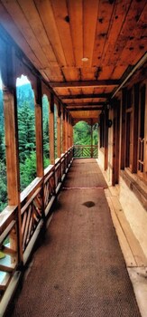 adventure lodge jibhi