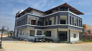 Sree Raaga Resorts,,4 star