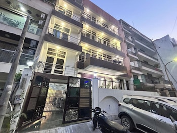 Hotel 82 Inn,,3 star