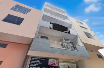 Vishal Plaza,,3 star