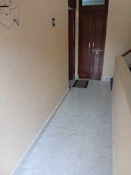 Shri Hari Sadan,,2 star