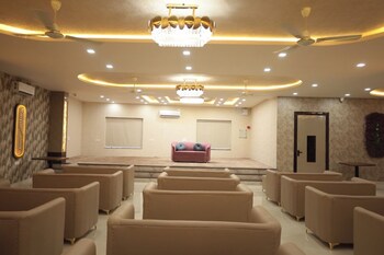 Dr Krishna Palace,,3 star