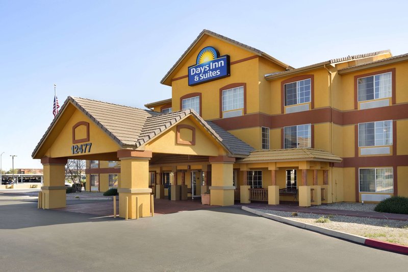 Days Inn & Suites By Wyndham Surprise