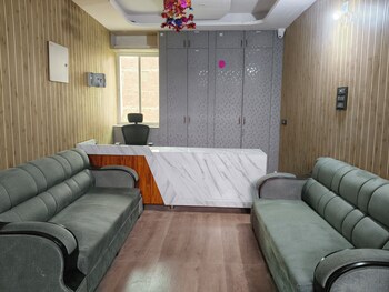 The Royal Prince Hotel,,3 star