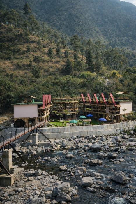 the breeze riverside resort