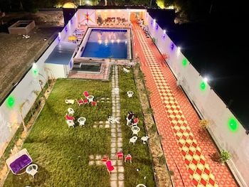 The Golden Nacre Palace,,3 star