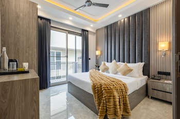 Saltstayz Residences Sector 45,,5 star