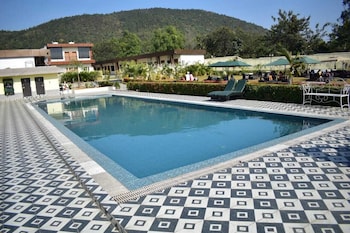 Aura Resorts,,2 star