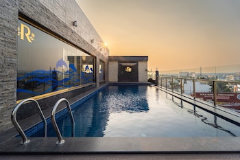 Ratan International,,3 star