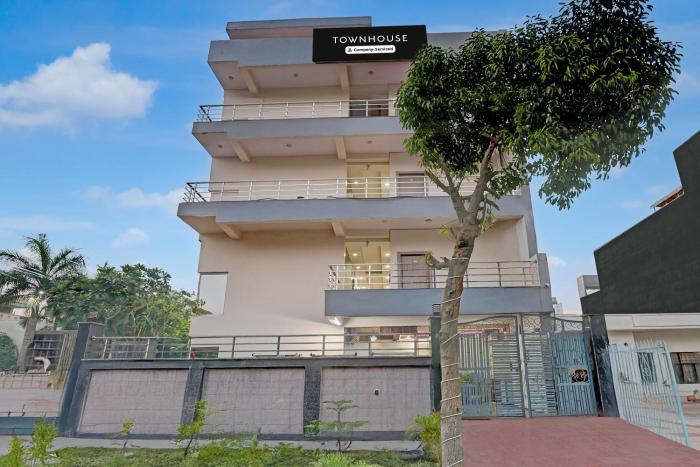 Townhouse Noida Sector 70 Formerly Palm Paradise,,3 star