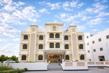 Sugan Hotel & Resort,,3 star