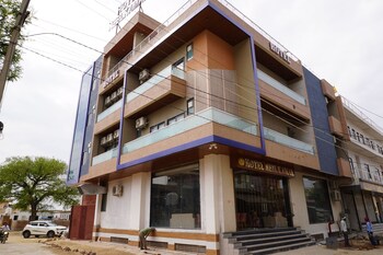 Hotel Neel Kamal,,2 star