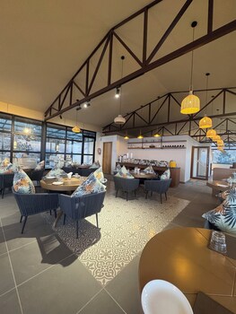 Divine Oak Stay,,2 star